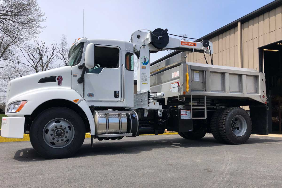 Clamshell-Bucket-Trucks